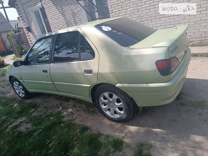 Седан Peugeot 306 1995 в Луцке