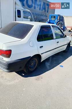Седан Peugeot 306 1995 в  фото 4 Седан Peugeot 306 1995 в