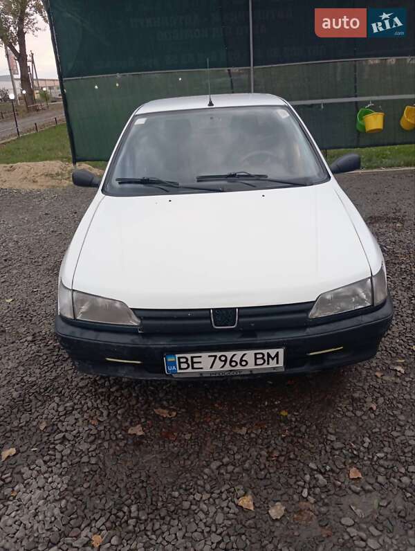 Седан Peugeot 306 1995 в  фото Седан Peugeot 306 1995 в