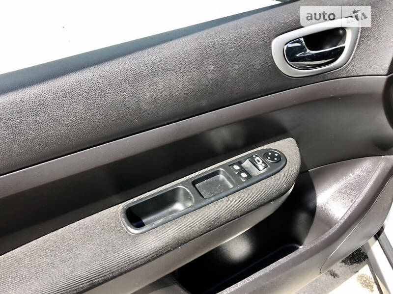 Универсал Peugeot 307 2002 в Староконстантинове