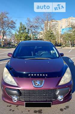Хэтчбек Peugeot 307 2005 в 