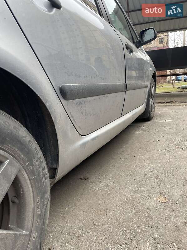 Хэтчбек Peugeot 307 2003 в Кривом Роге