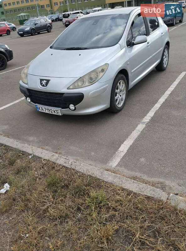 Хэтчбек Peugeot 307 2005 в 