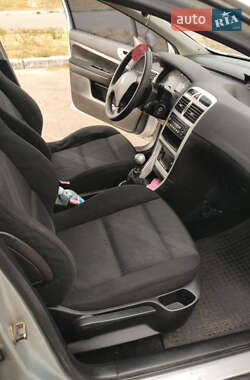 Хэтчбек Peugeot 307 2005 в 