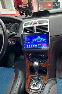 Хэтчбек Peugeot 307 2004 в 