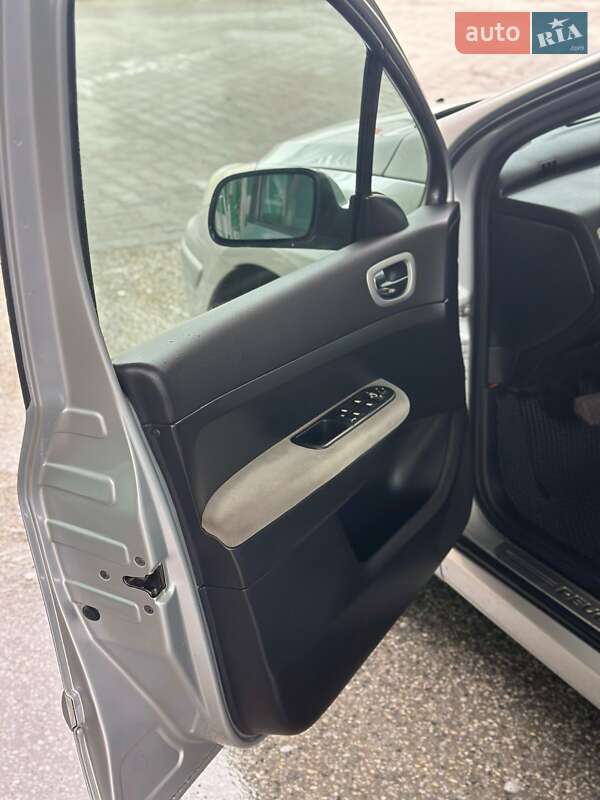 Универсал Peugeot 307 2006 в Черновцах