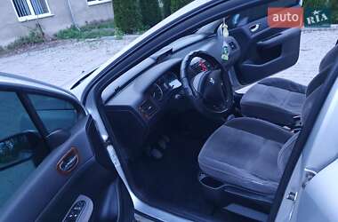 Хэтчбек Peugeot 307 2003 в 