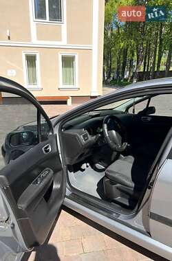 Хетчбек Peugeot 307 2002 в 