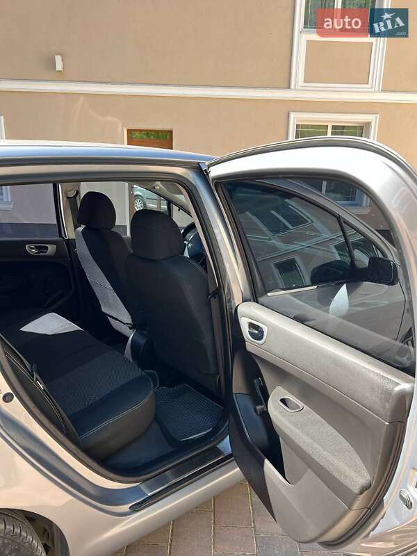 Хетчбек Peugeot 307 2002 в Івано-Франківську