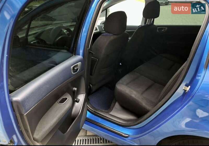 Хетчбек Peugeot 307 2003 в Бурштині