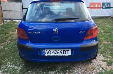 Хэтчбек Peugeot 307 2004 в 