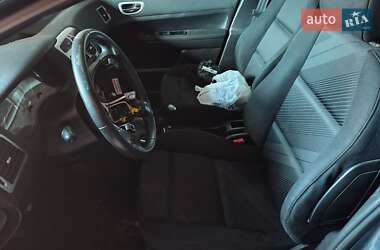 Хэтчбек Peugeot 307 2005 в 
