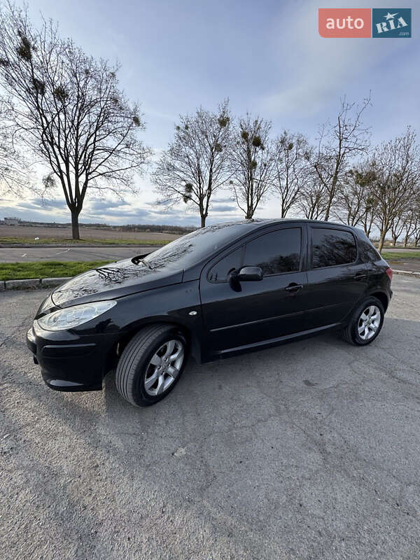 Хэтчбек Peugeot 307 2005 в Владимире