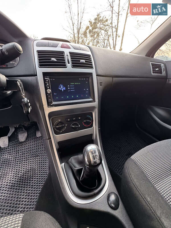 Хэтчбек Peugeot 307 2005 в Владимире