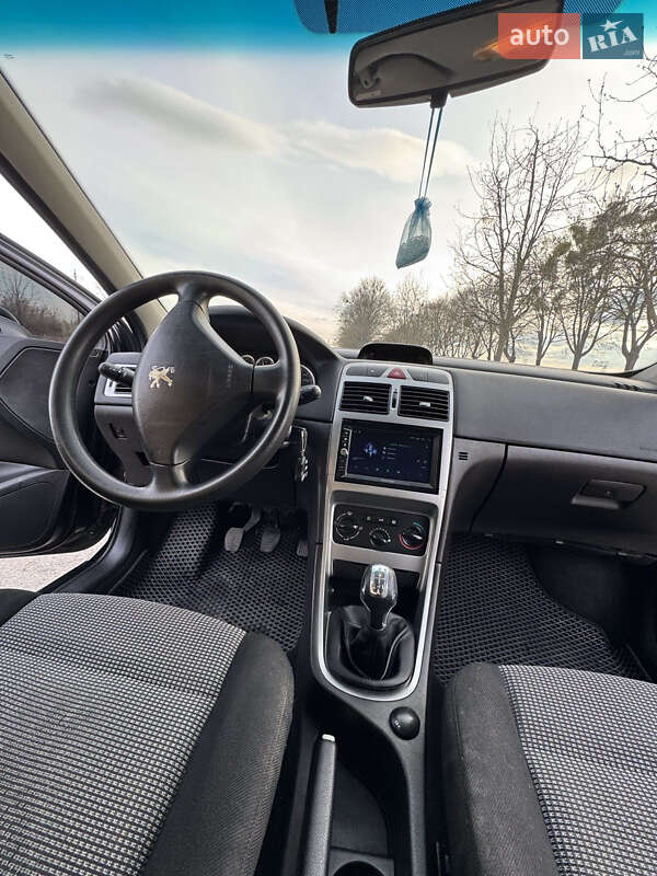 Хэтчбек Peugeot 307 2005 в Владимире