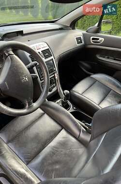 Хэтчбек Peugeot 307 2004 в 