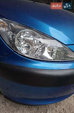 Хетчбек Peugeot 307 2003 в Дніпрі