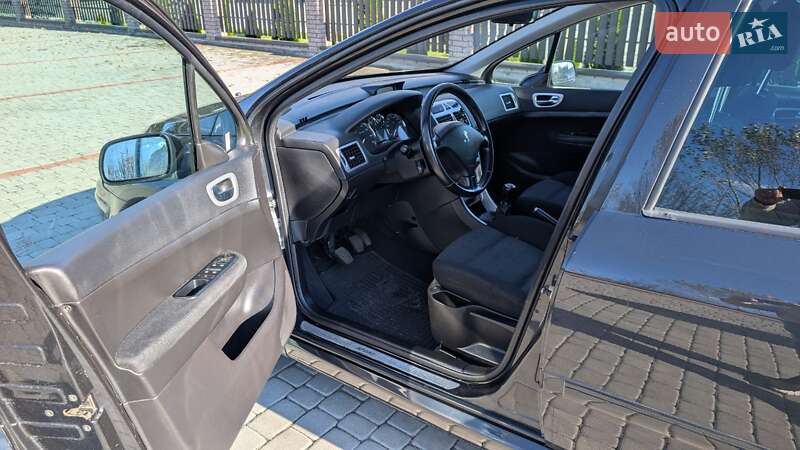 Универсал Peugeot 307 2005 в Староконстантинове