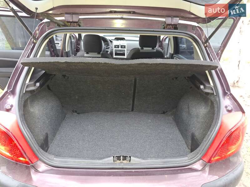 Хэтчбек Peugeot 307 2006 в Обухове