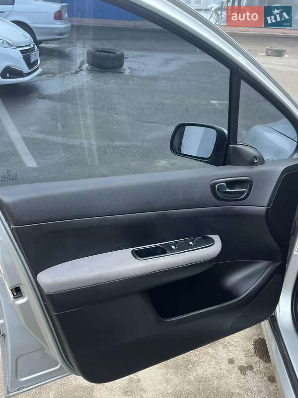 Універсал Peugeot 307 2003 в Рівному