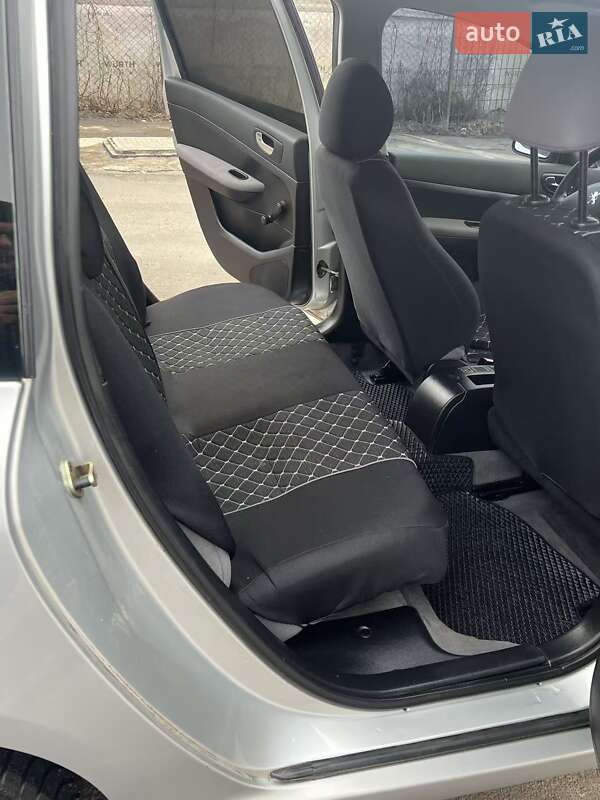 Універсал Peugeot 307 2003 в Рівному