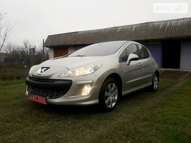 Хэтчбек Peugeot 308 2007 в Остроге