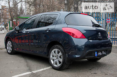 Хетчбек Peugeot 308 2011 в 