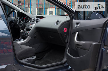 Хетчбек Peugeot 308 2011 в 