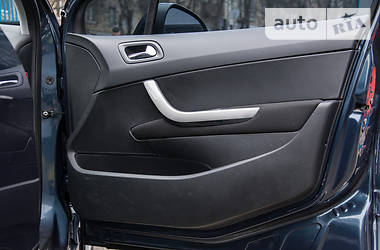 Хетчбек Peugeot 308 2011 в 