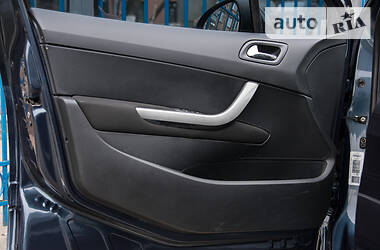 Хетчбек Peugeot 308 2011 в 