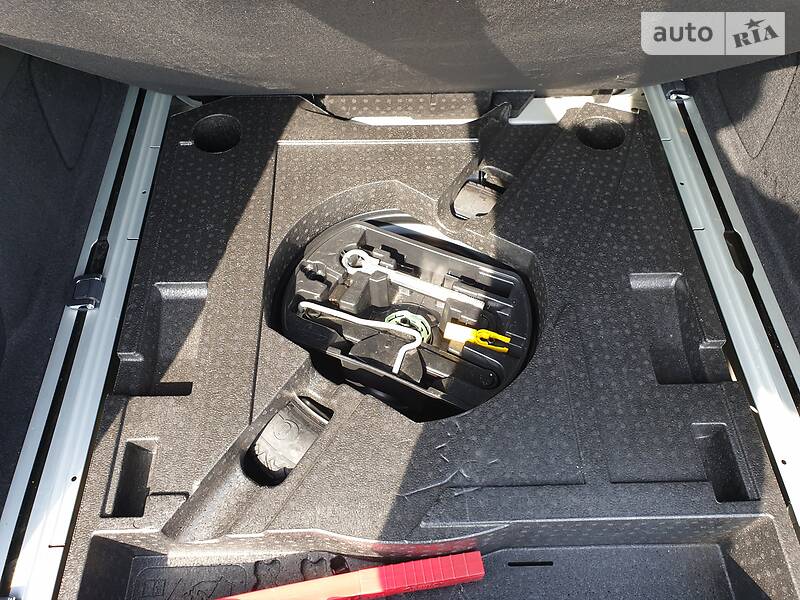 Универсал Peugeot 308 2015 в Киеве