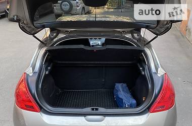 Хетчбек Peugeot 308 2012 в 
