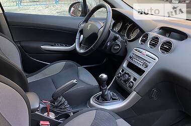 Хетчбек Peugeot 308 2012 в 