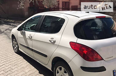 Хэтчбек Peugeot 308 2010 в 