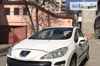 Хэтчбек Peugeot 308 2010 в 