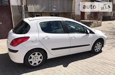 Хэтчбек Peugeot 308 2010 в 