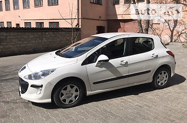 Хэтчбек Peugeot 308 2010 в 