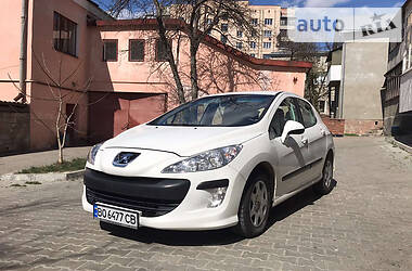 Хэтчбек Peugeot 308 2010 в 