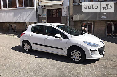 Хэтчбек Peugeot 308 2010 в 