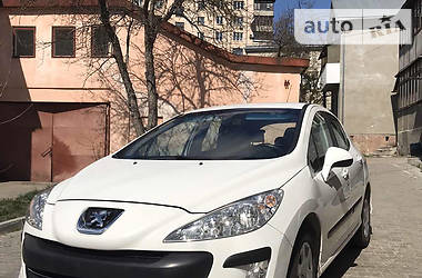 Хэтчбек Peugeot 308 2010 в 
