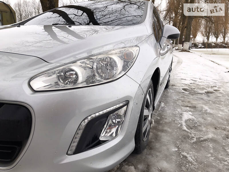 Хетчбек Peugeot 308 2013 в 