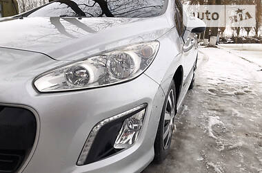 Хетчбек Peugeot 308 2013 в 