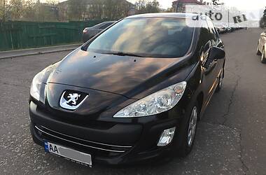 Хетчбек Peugeot 308 2010 в 