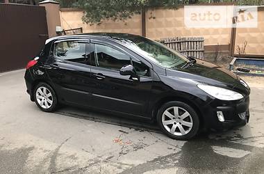 Хетчбек Peugeot 308 2010 в 