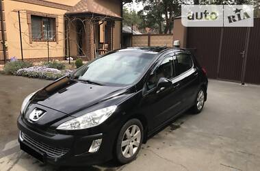 Хетчбек Peugeot 308 2010 в 
