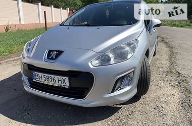 Хетчбек Peugeot 308 2011 в 