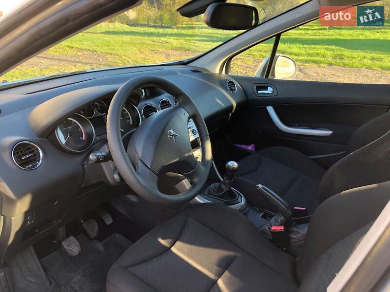 Универсал Peugeot 308 2013 в Калуше
