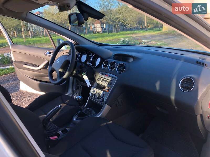 Универсал Peugeot 308 2013 в Калуше