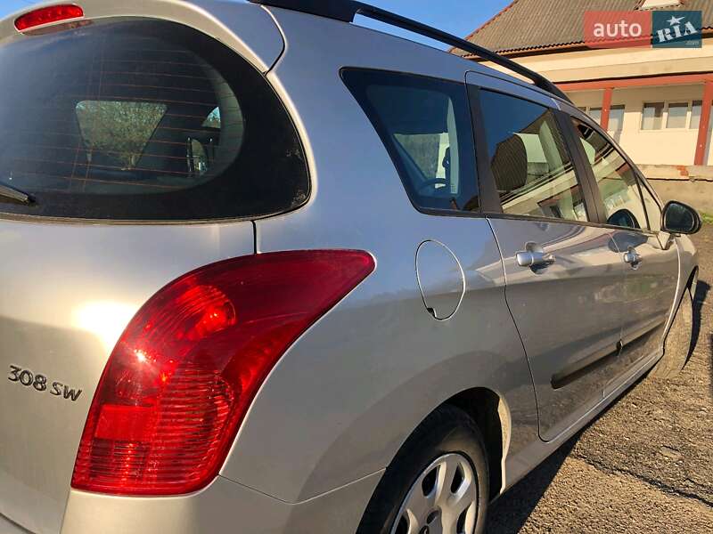 Универсал Peugeot 308 2013 в Калуше
