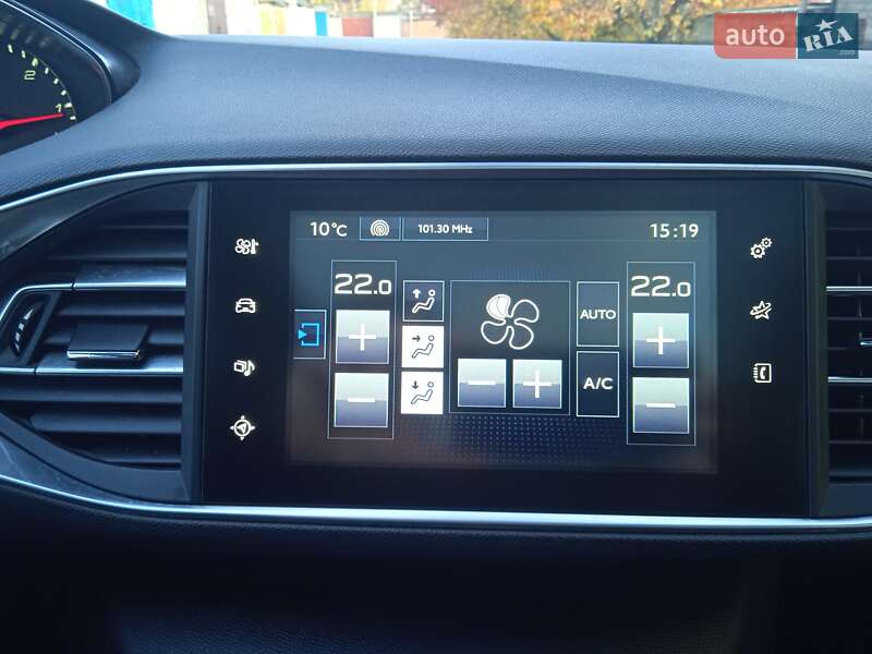 Універсал Peugeot 308 2015 в Ужгороді